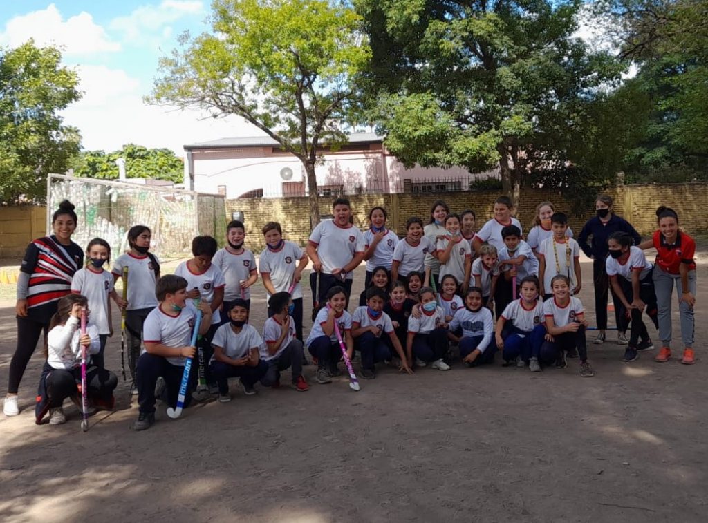 EL HOCKEY ROJINEGRO PRESENTE EN LAS ESCUELAS